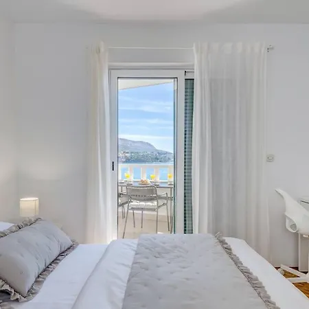 아파트 Apartment Beach